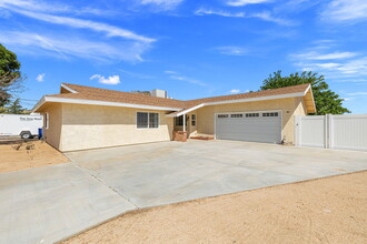 56034 Desert Gold Dr in Yucca Valley, CA - Building Photo - Building Photo