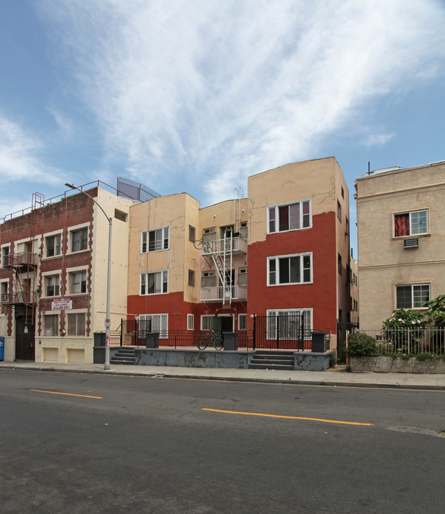 Metro Apartments in Los Angeles, CA - Building Photo - Building Photo