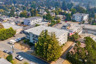 Sentinel Apartments in Esquimalt, BC - Building Photo - Building Photo