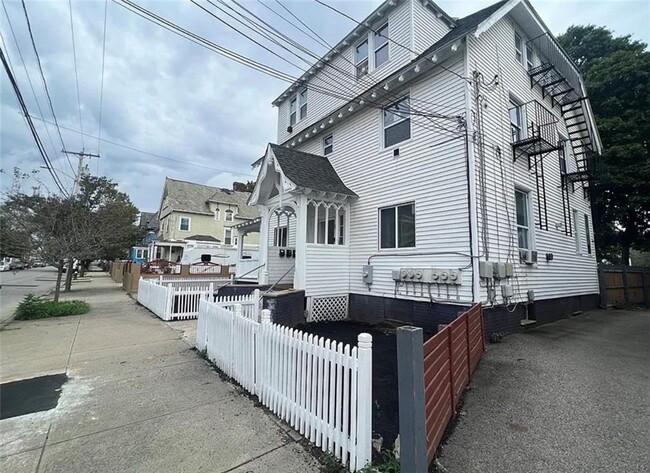 25 Wesleyan Ave in Providence, RI - Building Photo - Building Photo
