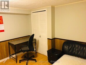 82 Apache Trail in Toronto, ON - Building Photo - Building Photo