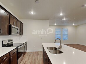 11031 Kitty Hawk Rd in South Jordan, UT - Building Photo - Building Photo