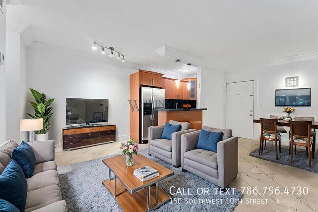 150 SW 10th St in Miami, FL - Building Photo - Building Photo