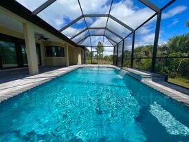 8374 Agate St in Port Charlotte, FL - Building Photo