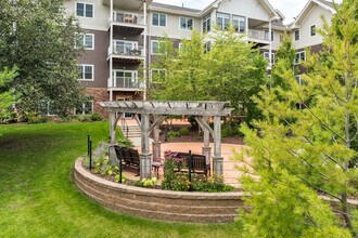 Applewood Pointe of Roseville at Central Park in Roseville, MN - Building Photo - Building Photo