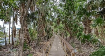 14831 Park Lake Dr in Ft. Myers, FL - Building Photo
