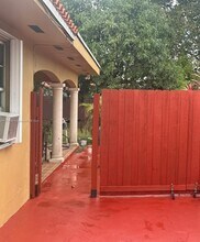 7175 SW 23rd St in Miami, FL - Building Photo - Building Photo