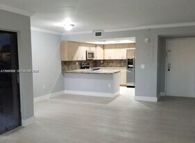 10847 NW 7th St in Miami, FL - Building Photo