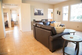 7410 Deer Springs Way in Las Vegas, NV - Building Photo - Building Photo