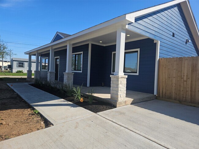300 2nd St in Eagle Lake, TX - Building Photo - Building Photo