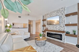 322 E Central Blvd, Unit 1805 in Orlando, FL - Foto de edificio - Building Photo