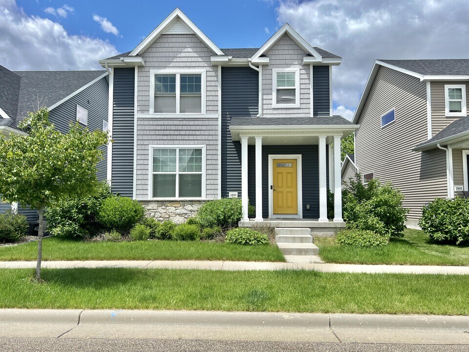 2899 Bulwer Ln in Fitchburg, WI - Building Photo