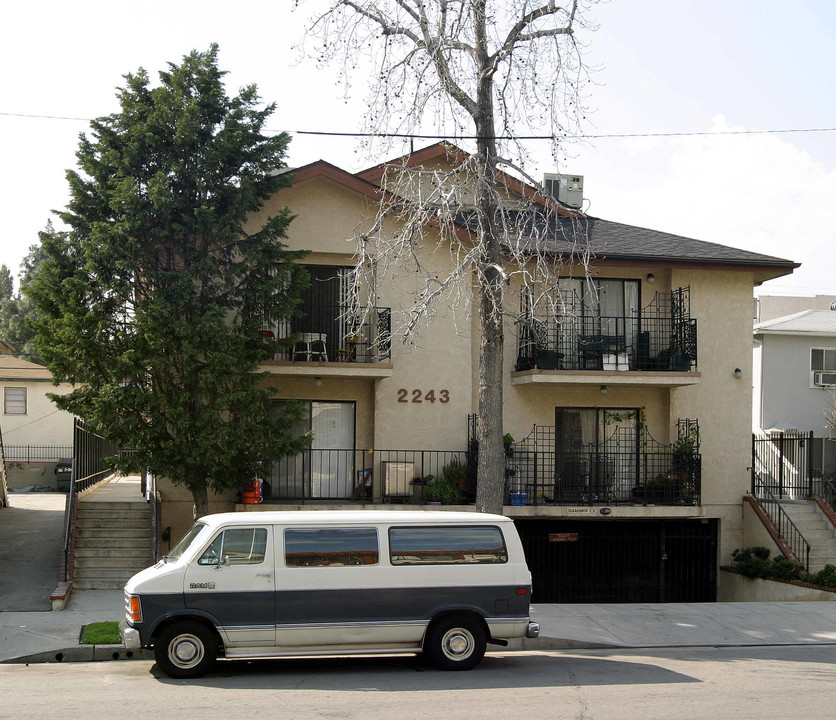 Maui Apartments in Burbank, CA - Foto de edificio