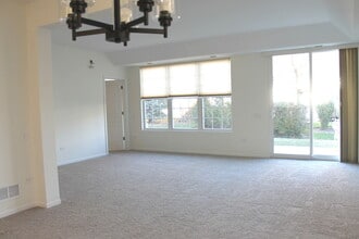 11728 Tanglewood Ln in Huntley, IL - Building Photo - Building Photo