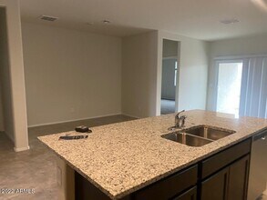 1050 W Avalon Canyon Dr in Casa Grande, AZ - Building Photo - Building Photo
