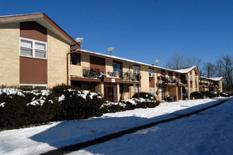 Country Squire Gardens in Spring Valley, NY - Building Photo - Building Photo