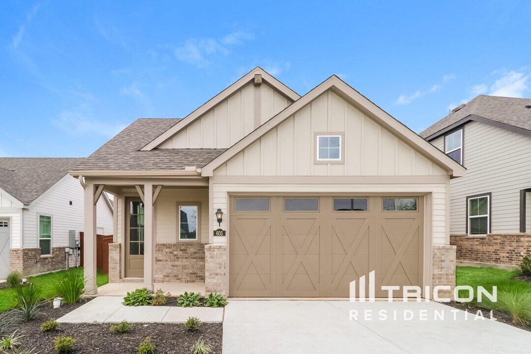 605 Raglands Rd in Leander, TX - Building Photo