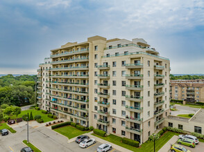 The Trillium at the Royal Gardens in Burlington, ON - Building Photo - Building Photo