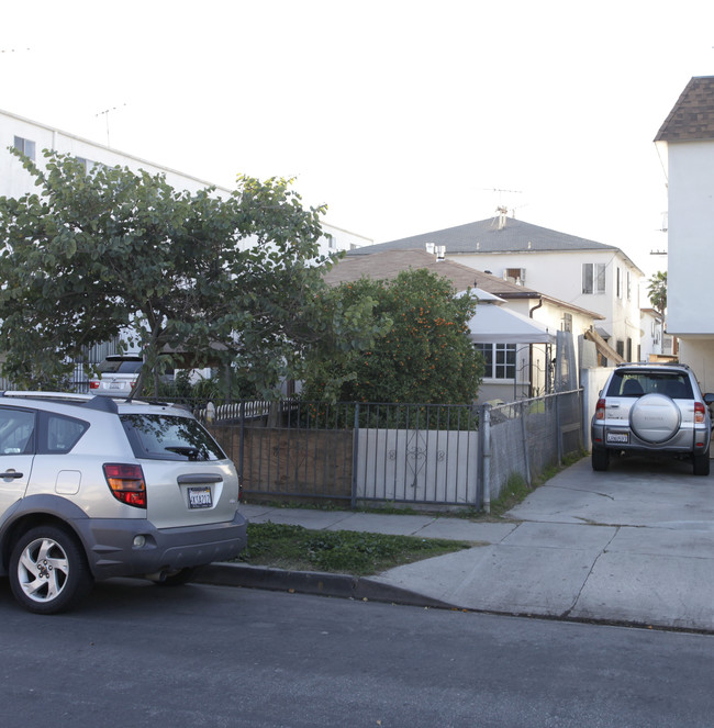 5740-5742 Lexington Ave in Los Angeles, CA - Building Photo - Building Photo