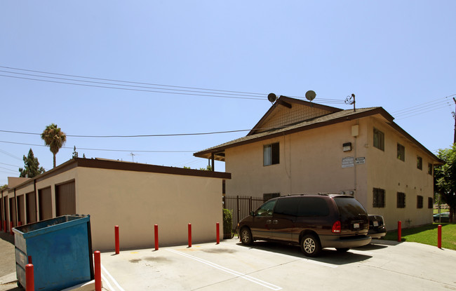 205 Orangewood Ave in Anaheim, CA - Building Photo - Building Photo