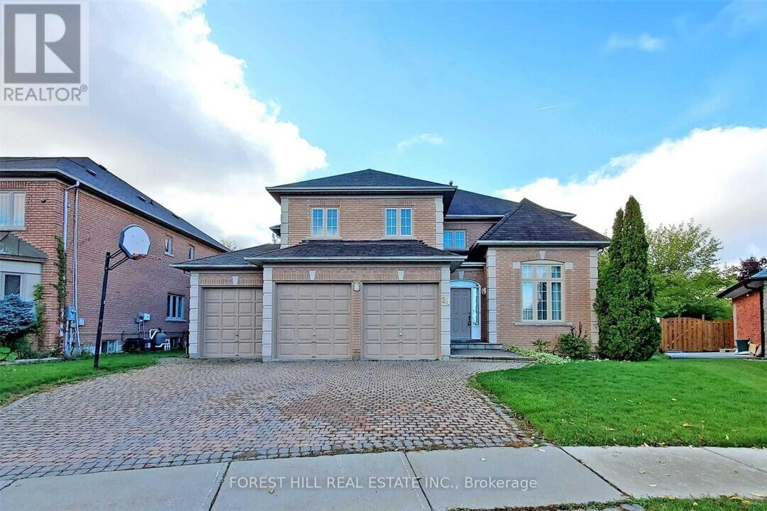 24 Green Ash Crescent in Richmond Hill, ON - Building Photo