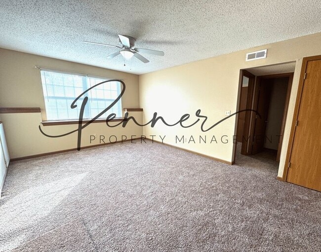 132 N Crest Dr in Raymore, MO - Building Photo - Building Photo