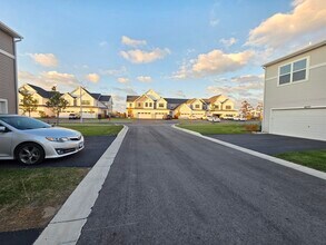 4219 Chelsea Mnr Cir in Aurora, IL - Building Photo - Building Photo