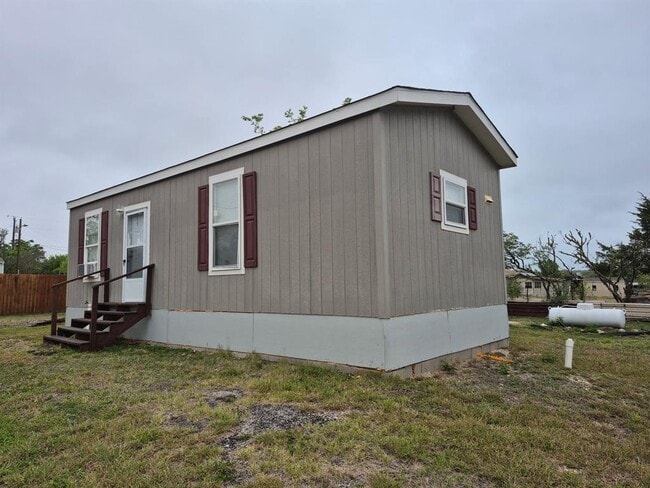 222 Shadow Oaks Dr in Elgin, TX - Building Photo - Building Photo