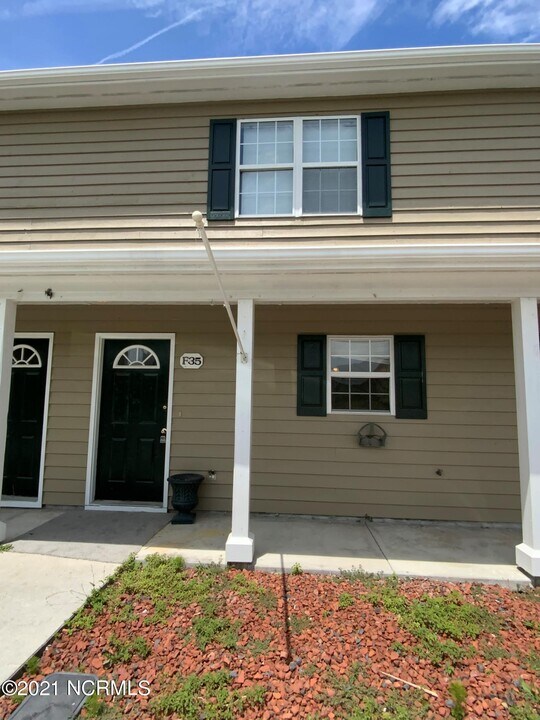 601 Peletier Loop Rd in Swansboro, NC - Foto de edificio