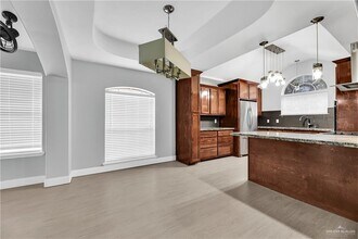 13 Quamasia Ave in McAllen, TX - Building Photo - Building Photo