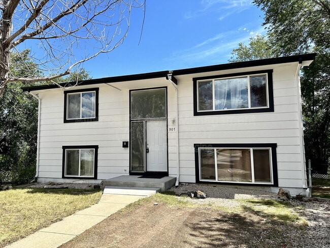 property at 907 W Madison St