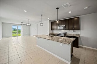 43744 Cattleman Dr in Punta Gorda, FL - Foto de edificio - Building Photo