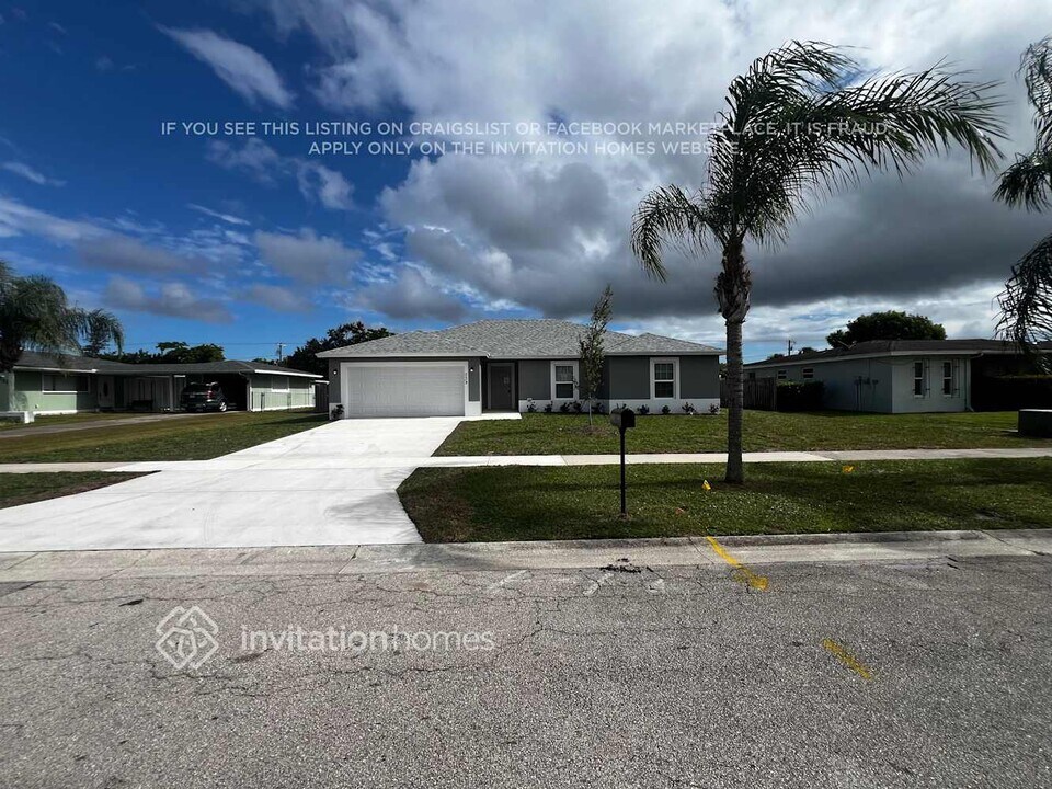 739 SW Goodrich St in Port St. Lucie, FL - Building Photo