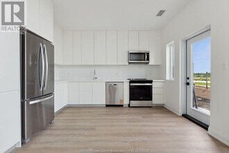 4400 Laurier Pkwy in Lasalle, ON - Building Photo - Building Photo