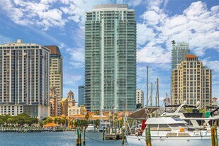 100 1st Ave N in St. Petersburg, FL - Building Photo