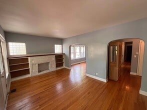 5347-5353 W Belle Plaine Ave, Unit 1W in Chicago, IL - Foto de edificio - Building Photo