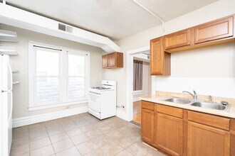 2020 College St in Cedar Falls, IA - Building Photo - Building Photo