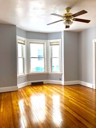 18 Burget Ave, Unit 2 in Medford, MA - Building Photo