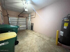 7051 Ambrosia Ln in Naples, FL - Building Photo