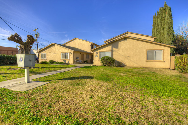 10-Unit Ripon Apartment Complex in Ripon, CA - Building Photo - Building Photo