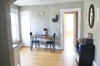 1401 5th St NE, Unit Upper Unit in Minneapolis, MN - Building Photo - Building Photo