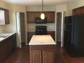 7648 Harwood Ct in Maineville, OH - Foto de edificio - Building Photo