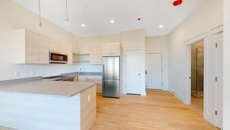 1510 N Shore Rd in Revere, MA - Building Photo