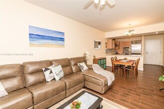 218 SE 14th St, Unit 1006 in Miami, FL - Building Photo - Building Photo