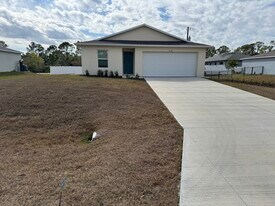 27101 N Twin Lakes Dr in Punta Gorda, FL - Building Photo