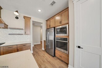105 Iris Ct in Warren, NJ - Building Photo - Building Photo