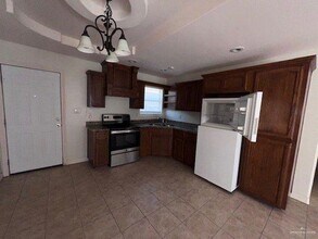 1416 Leann Rimes Rd in Edinburg, TX - Building Photo - Building Photo