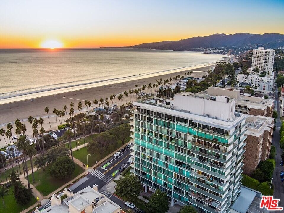 535 Ocean Ave in Santa Monica, CA - Foto de edificio