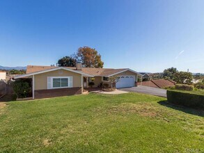 648 Morro Rd in Fallbrook, CA - Building Photo - Building Photo