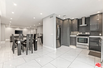10747 Wilshire Blvd in Los Angeles, CA - Building Photo - Building Photo